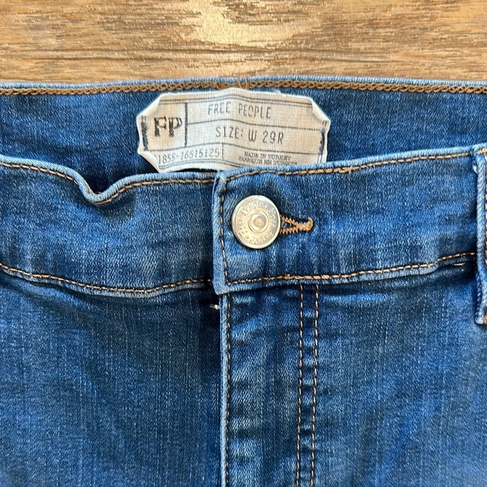 FREE People Women's Blue Distressed Jeans Size 29 - Picture 2 of 5